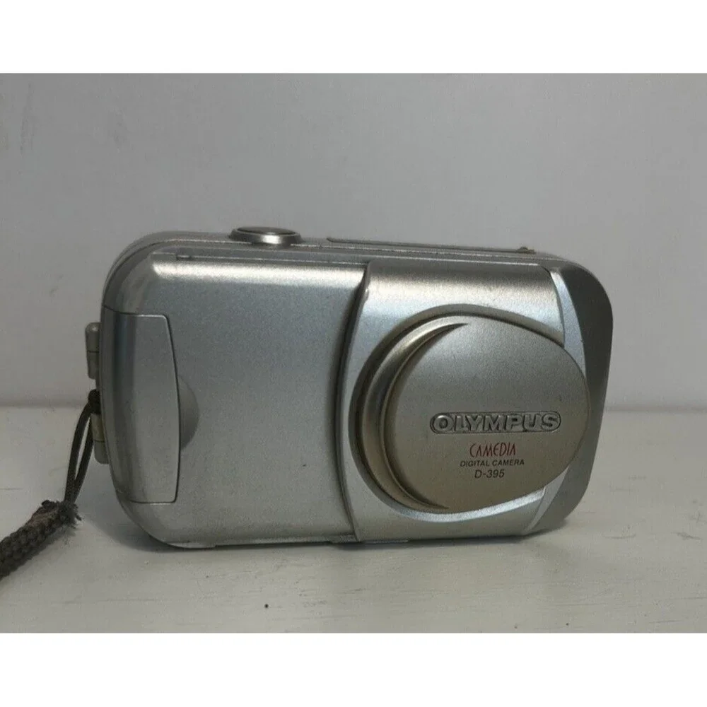 Olympus CAMEDIA D-395 3.2MP Digital Camera - Silver